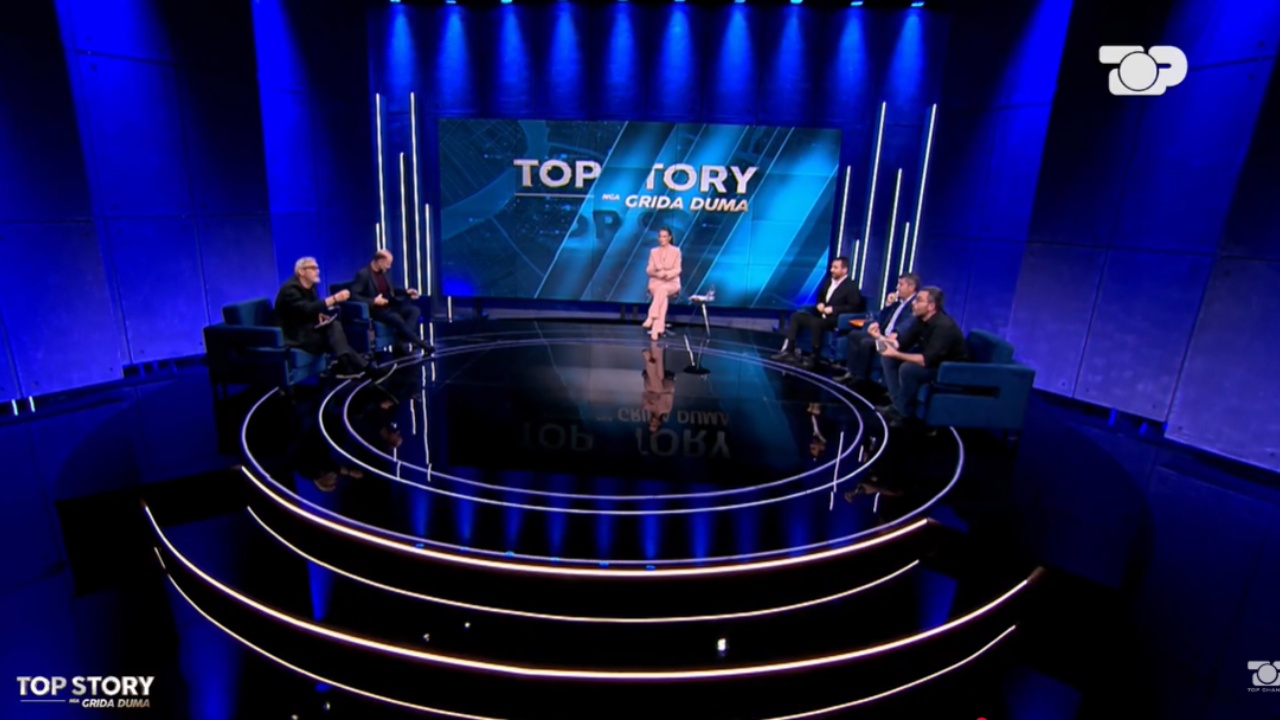  Po u morëm me    Qorri debaton ashpër me Dudushin në  Top Story   Mua të më thonë puthe filanin  kur nuk e shoh dot me sy nuk bëj mor vëlla