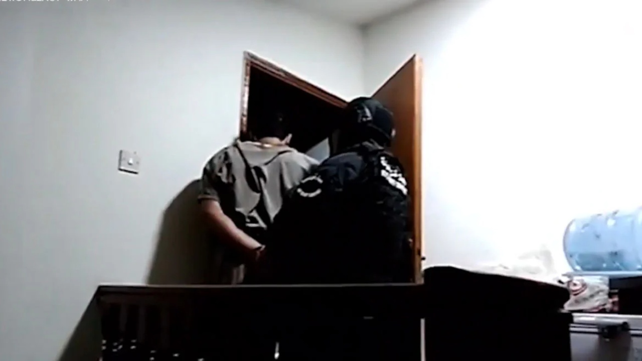 video-po-planifikonin-sulme-ne-te-gjithe-gjirin-shkaterrohet-organizata-terroriste-e-lidhur-me-iranin-ne-emiratet-e-bashkuara-arabe-27-te-arrestuar