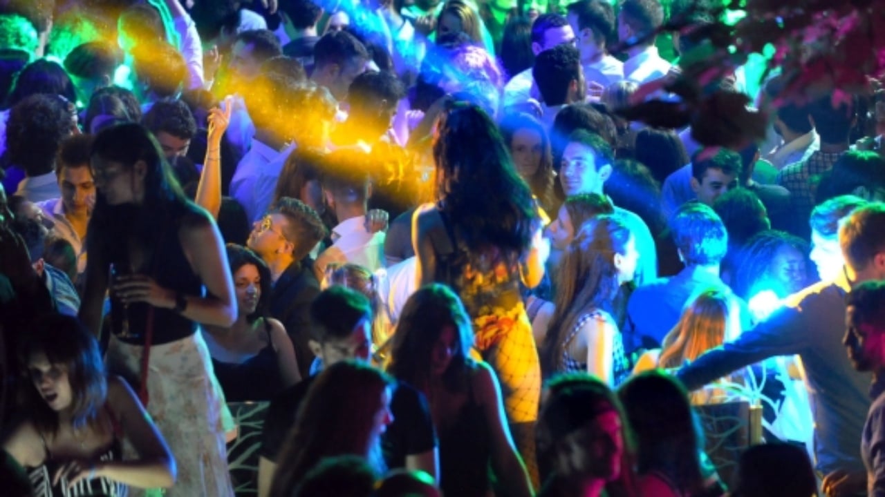 Skandali me eskortat i lidhur me futbollistët e Interit dhe Milanit  si zhvilloheshin eventet private dhe pihej lëndë narkotike që s e kapin testet