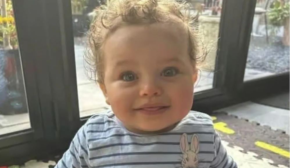 vdekja-e-foshnjes-13-muajshe-ne-britani-gjykata-vdiq-pas-tortures-dhe-abuzimit-seksual-nga-nje-cift-homoseksualesh-qe-e-kishin-adoptuar