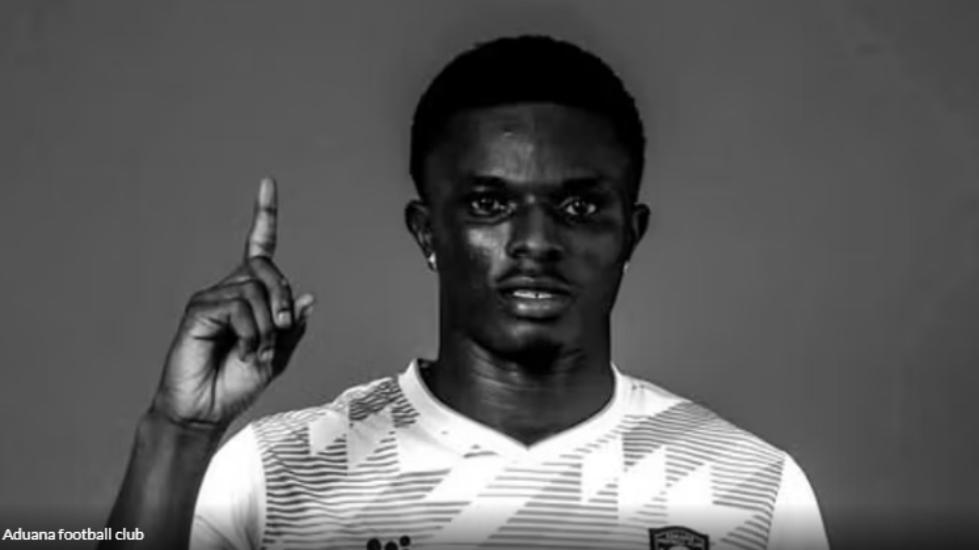 shokuese-ne-gane-futbollisti-humbet-jeten-pas-nje-sulmi-me-arme-mbi-autobusin-e-skuadres-se-tij