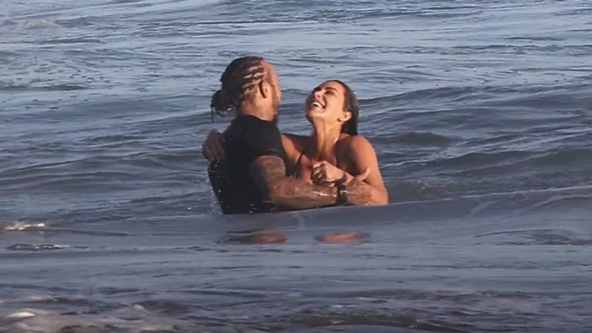 Lewis Hamilton e Kim Kardashian nuk fshihen më  pikasen në plazh në Malibu