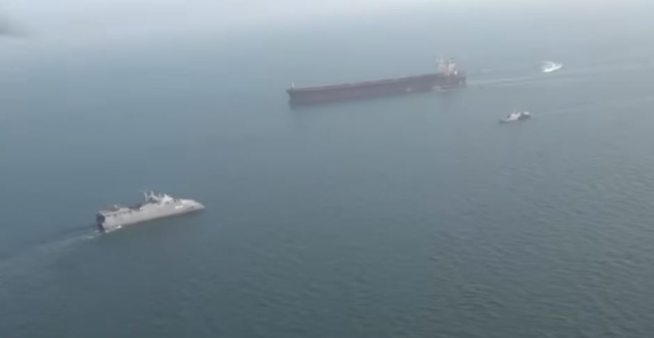 Kaos në Hormuz  Irani mbylli ngushticën  hapet zjarr ndaj anijes cisternë