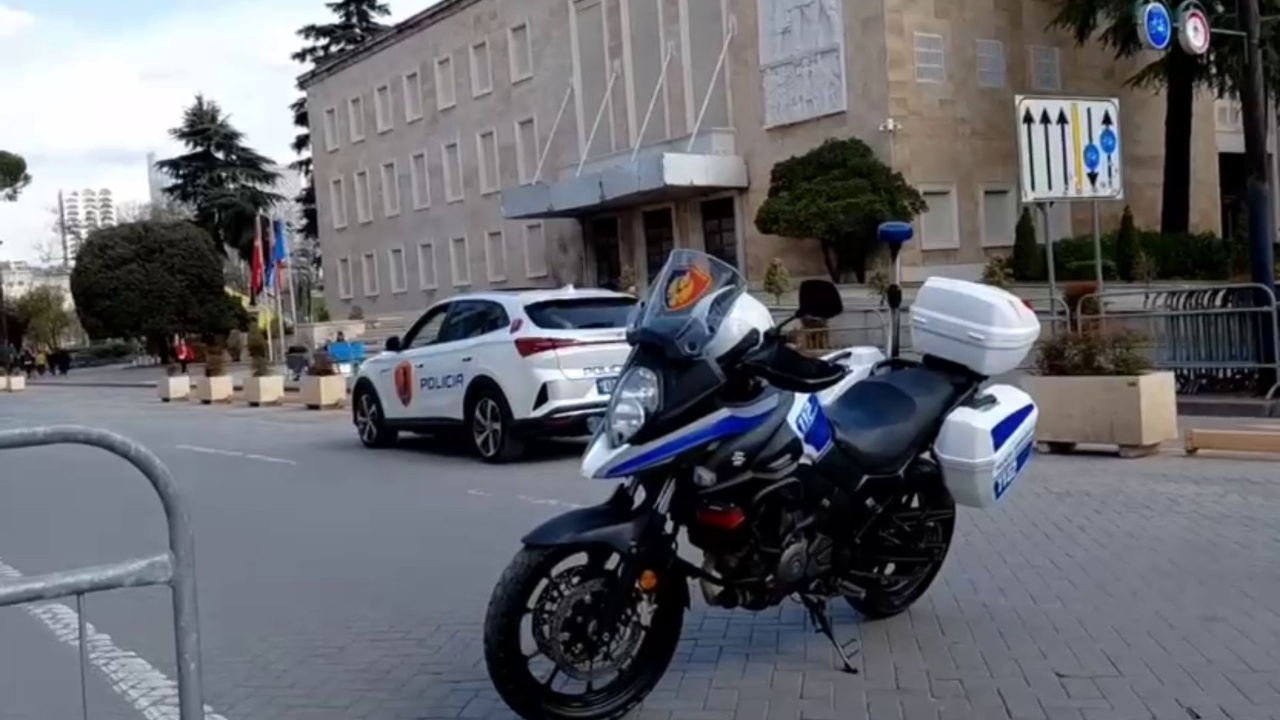 sot-protesta-e-opozites-para-kryeministrise-zbardhen-detajet-nga-tubimi-i-pd-rikthehen-fjalimet-ne-foltore