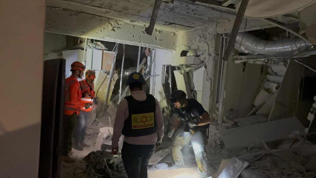 Irani sulmon sërish  bien sirenat e alarmit në Izrael