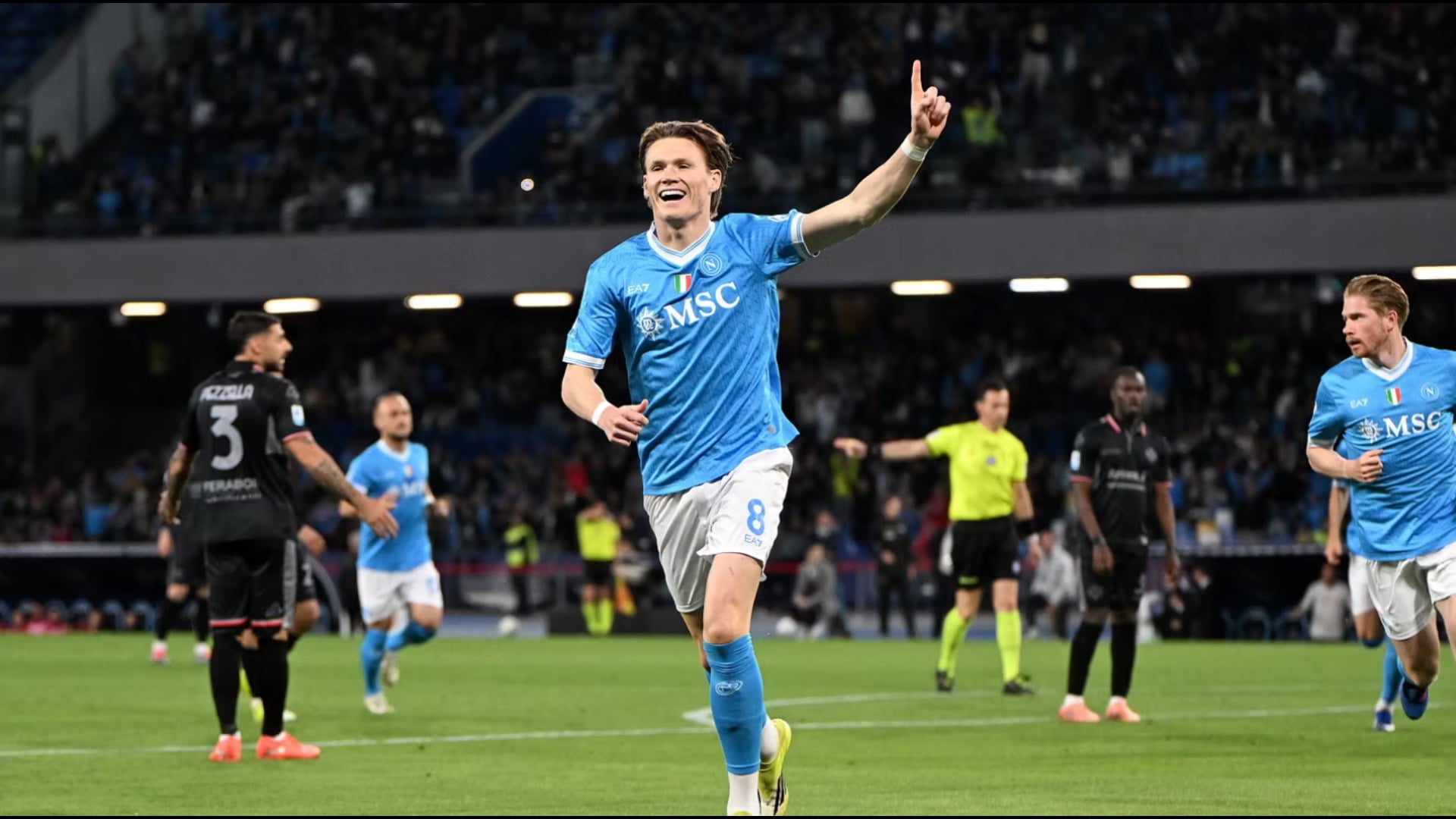 Serie A  Napoli bën detyrën me Cremonesen  redukton përkohësisht në 9 pikë diferencën me Interin