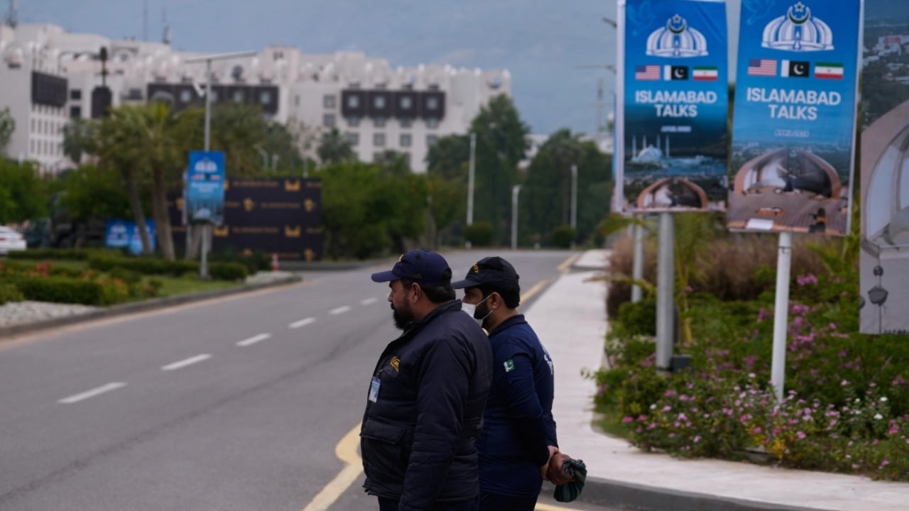 JD Vance në Pakistan për negociatat me Iranin  Takime me masa të rrepta në zonën e sigurisë së lartë  autoritetet bllokojnë lëvizjen e qytetarëve