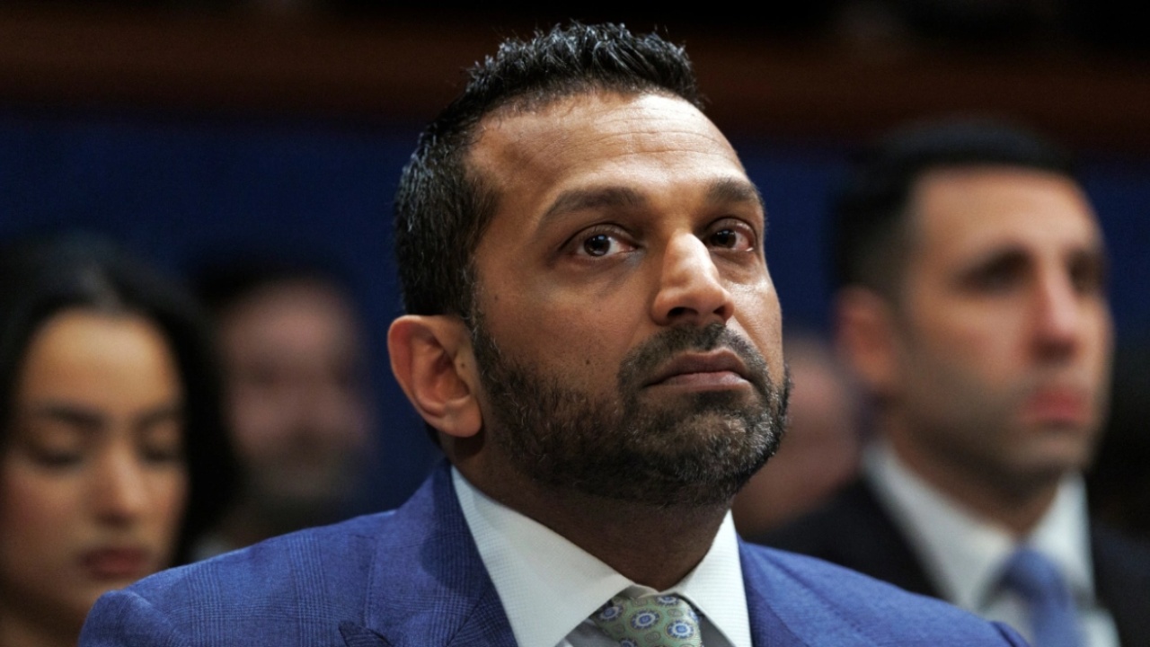 publikuan-nje-artikull-ku-akuzonin-drejtorin-e-fbi-se-se-abuzonte-me-alkoolin-kash-patel-padit-revisten-the-atlantic-kerkon-demshperblim-250-milione-dollare