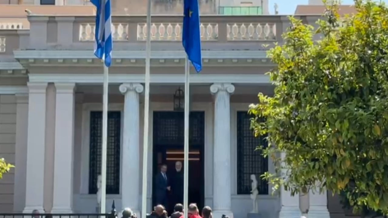 Foto lajm  Vizita zyrtare në Athinë  kryeministri Edi Rama pritet nga Mitsotakis