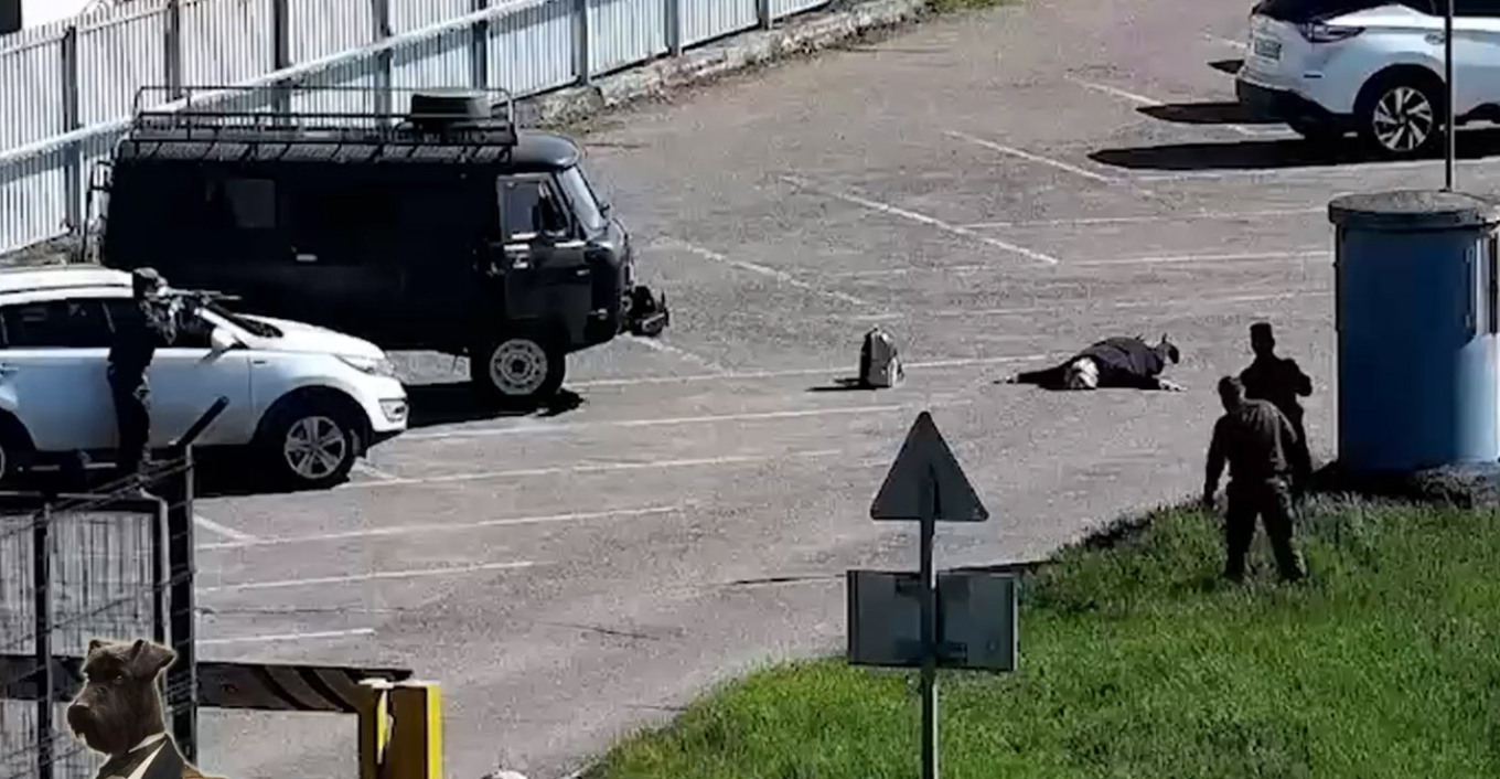 alarm-ne-rusi-57-vjecarja-gjermane-kapet-me-eksploziv-ne-cante-synonte-ndertesen-e-policise-ne-rajonin-e-stavropol