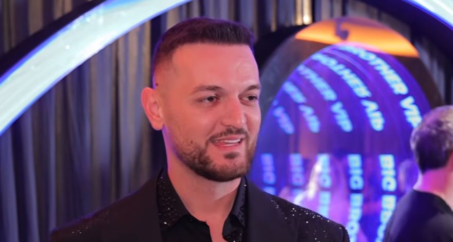 pas-daljes-nga-bbvip-5-shendriti-zbulon-takimin-me-mamane-e-selin-nje-dere-e-hapur-ne-tirane