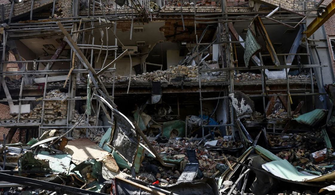 Izraeli godet fabrikën iraniane që prodhon materiale për raketa balistike  shpërthime edhe në Teheran