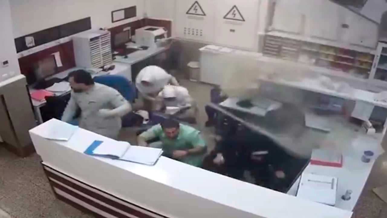 video-sulmohet-nje-spital-ne-teheran-infermierja-nxiton-te-shpetoje-tre-foshnje-te-porsalindura