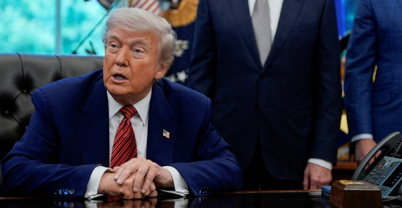 Popullariteti i Trump bie ndjeshëm  vetëm 34  e të anketuarve e miratojnë luftën me Iranin