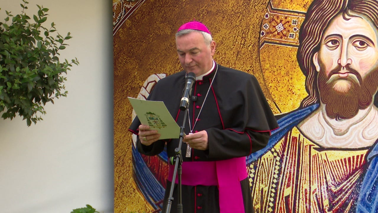  Reagim ndaj korrupsionit   Mesazhi politik i Arqipeshkvit Dodaj në urimin e Pashkëve  Mos prisni nga të huajt  a thua se kanë detyrë të na duan ne