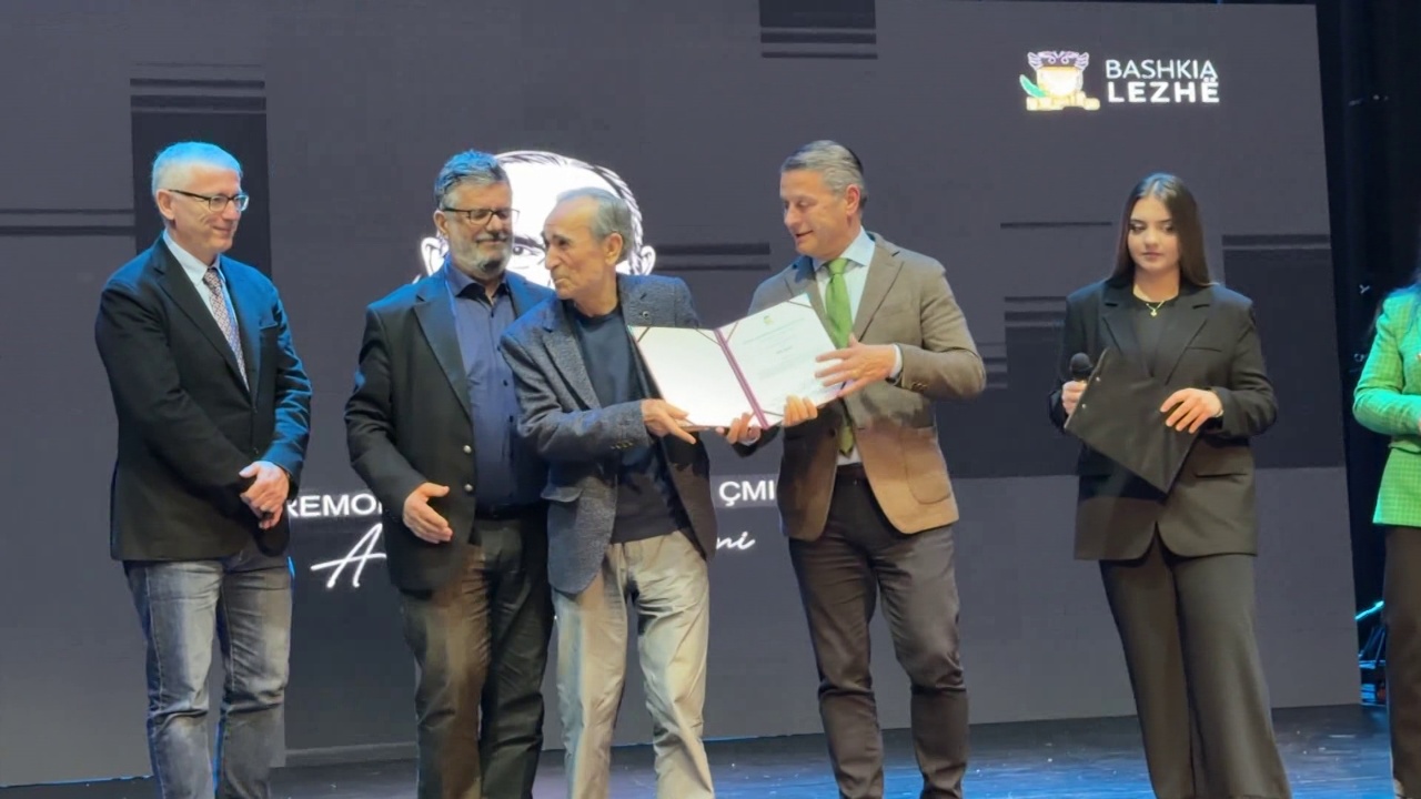 zija-cela-fiton-at-zef-pllumi-ne-lezhe-mes-38-autoreve-romani-i-saj-koka-mbi-katror-vleresohet-si-me-i-miri