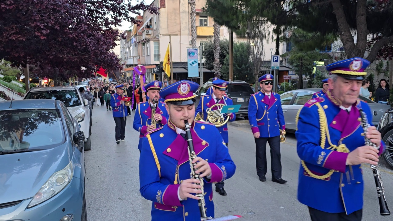  E Premtja e Madhe  në Durrës  besimtarët zhvillojnë ritet në Kishën ortodokse  Apostull Pavli  dhe  Shën Asti  në qytet