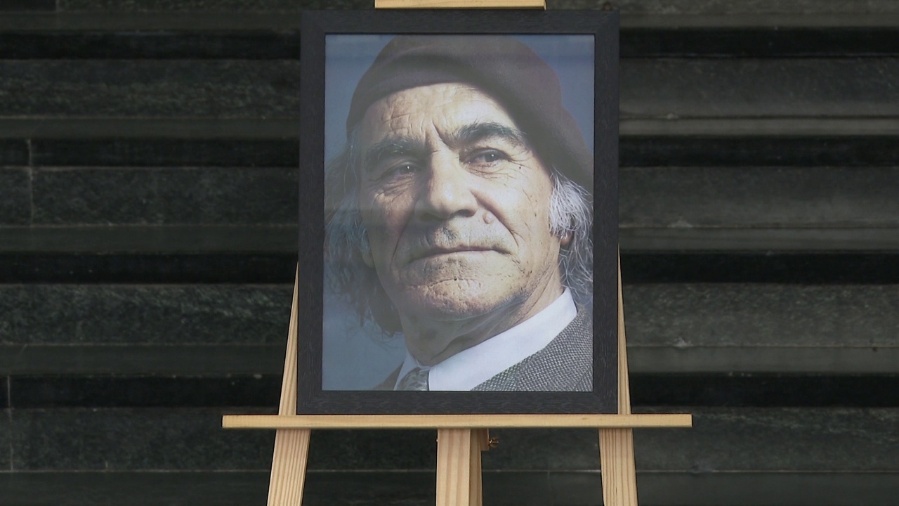 homazhet-per-skender-kamberin-percillet-me-nderime-piktori-qe-u-shua-ne-moshen-87-vjecare-la-pas-1400-vepra