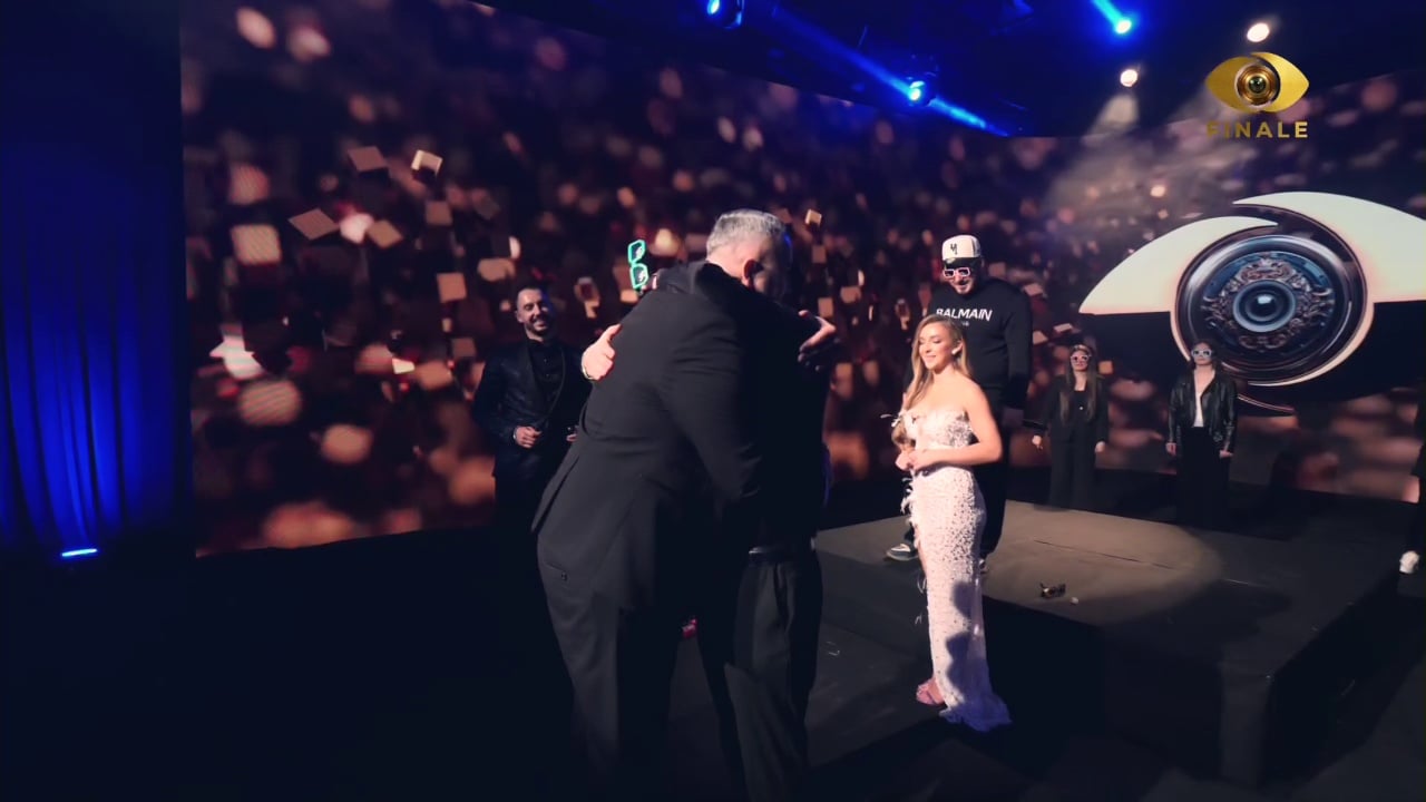  Shpresoj që familja ime të jetë krenare   Rogerti në lot  finalisti surprizohet nga ish banorët