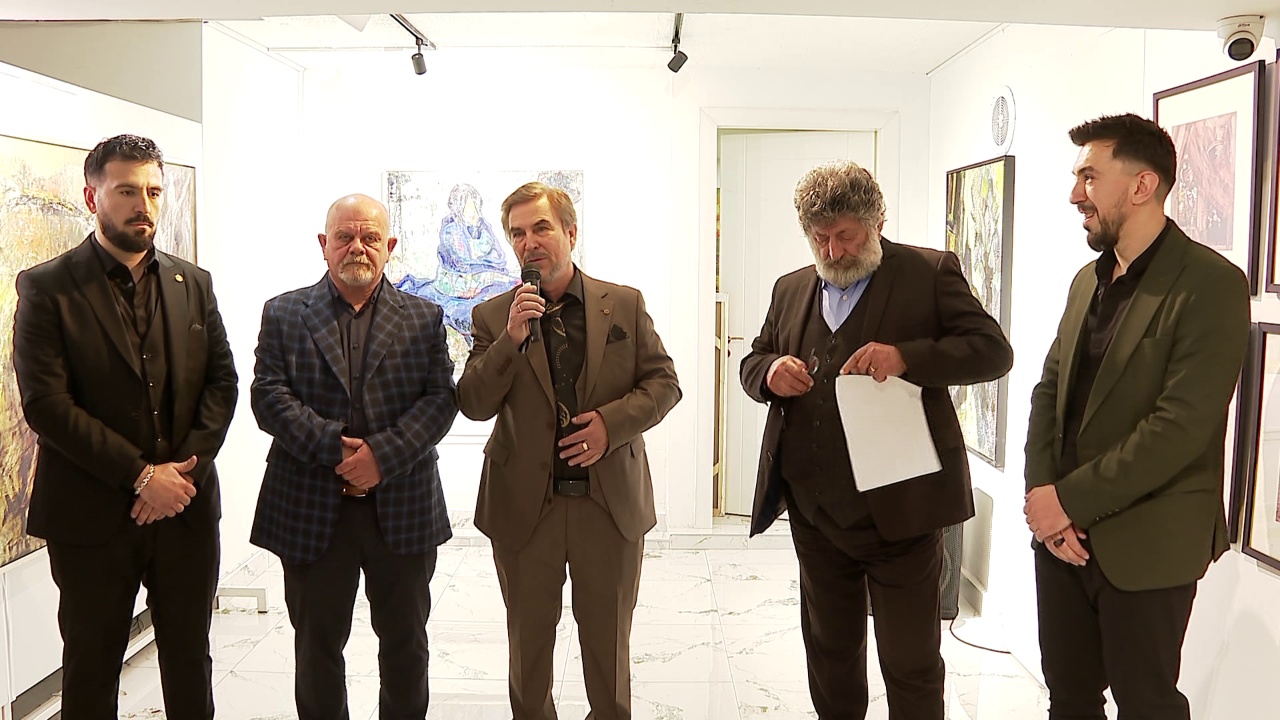  Larg zhurmës  afër vetes   Ekspozita sfidon Inteligjencën Artificiale  arti manual mbetet i pazëvendësueshëm