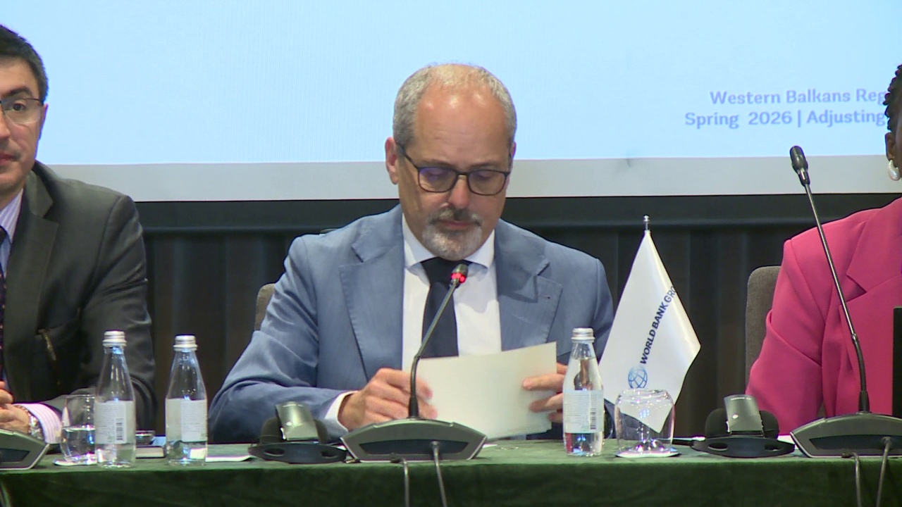 ekonomia-u-rrit-borxhi-u-ul-raporti-i-bankes-boterore-per-shqiperine-pasojat-e-luftes-mund-te-ngadalesojne-rritjen