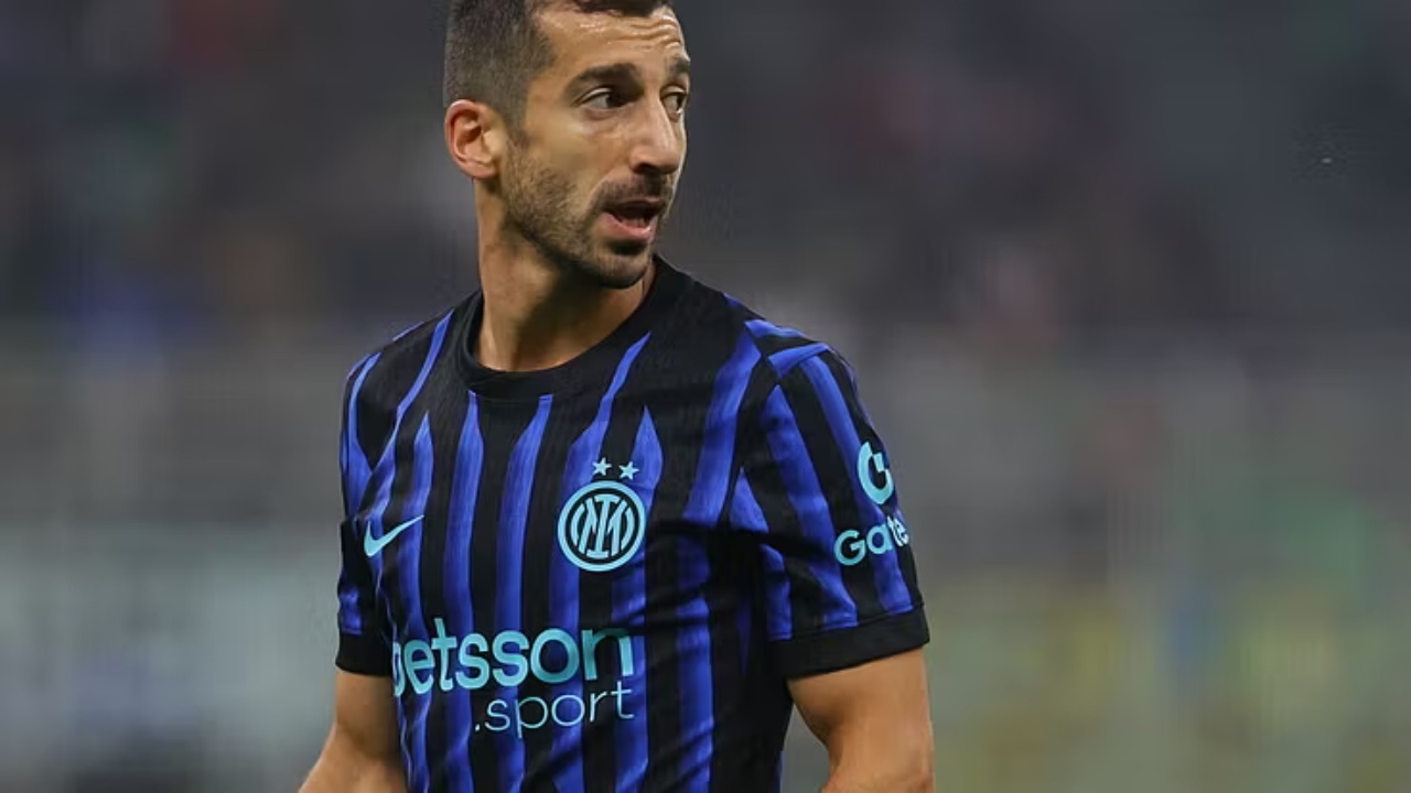 zbulohet-e-ardhmja-e-mkhitaryan-mesfushori-i-interit-do-te-vazhdoje-te-mbaje-veshur-fanellen-zikalter
