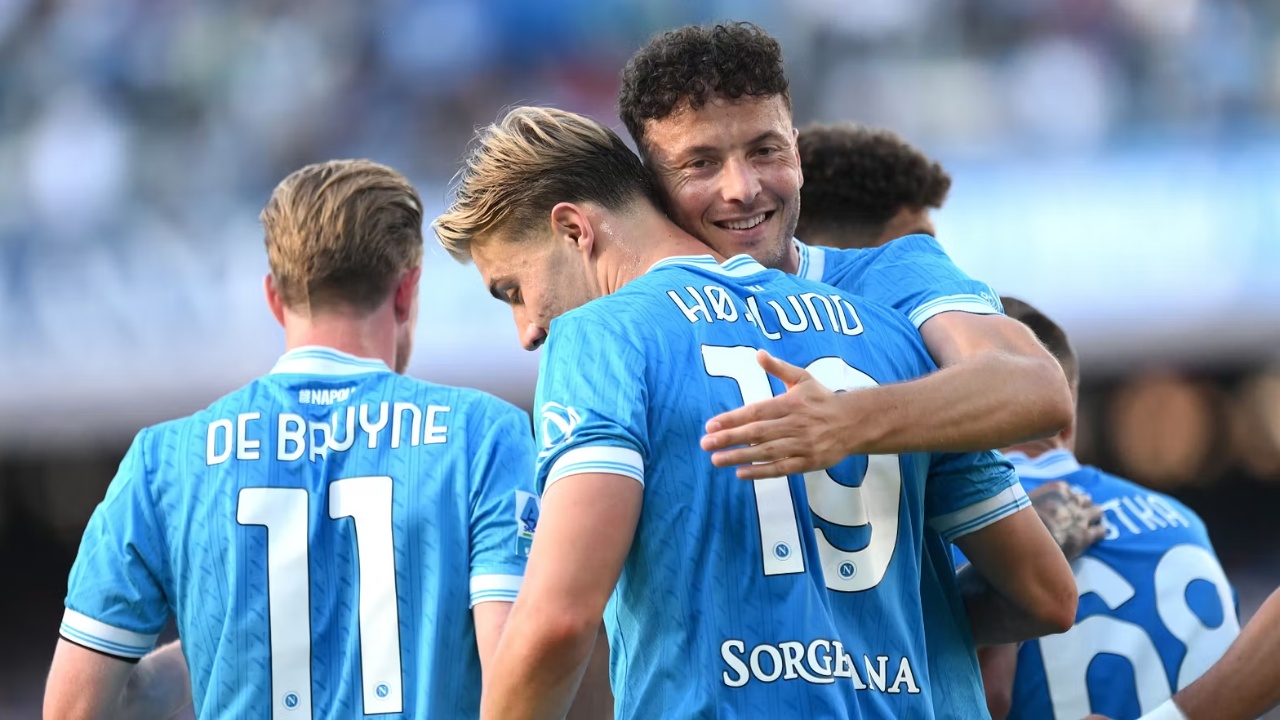 Napoli mbyll sezonin me fitore ndaj Udineses  Conte përshëndetet me ovacione