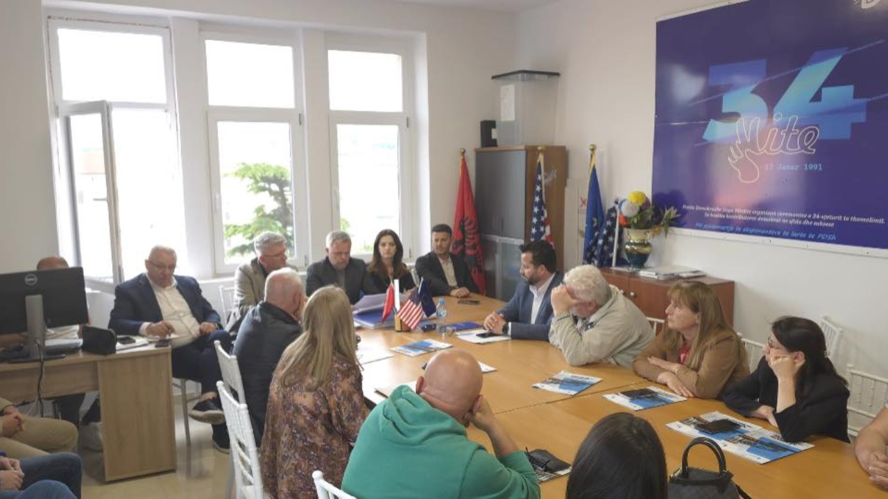 protesta-e-8-majit-gjekmarkaj-takim-ne-mirdite-te-gjithe-te-ftuar-ne-reagimin-mbarepopullor-kunder-shpopullimit-dhe-braktisjes-se-vendit
