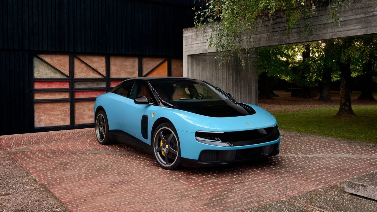 ferrari-vihet-nen-shenjester-kompania-e-njohur-kryqezohet-pas-prezantimit-te-makines-se-re-elektrike-aksionet-ne-burse-bien-frikshem