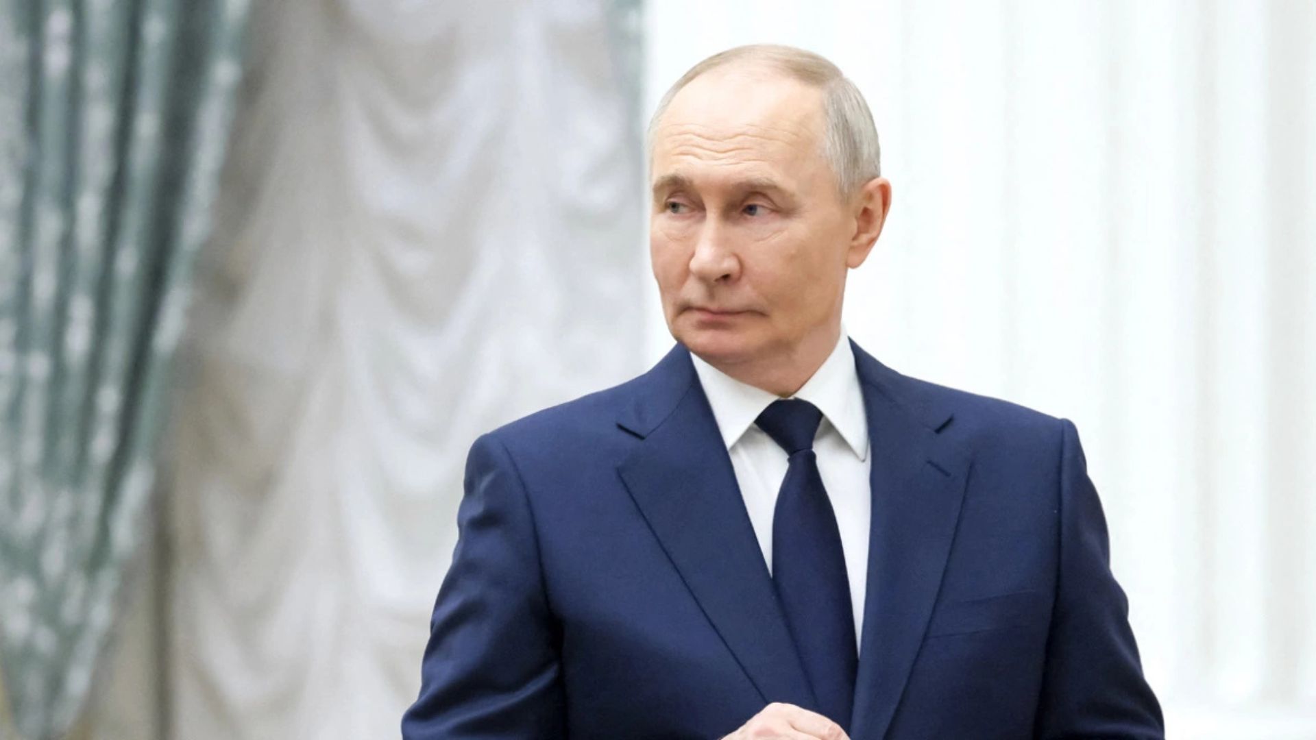 putin-shpall-armepushim-2-ditor-per-diten-e-fitores-paralajmeron-ukrainen-nese-sulmoni-do-godasim-me-raketa-ne-qender-te-kievit