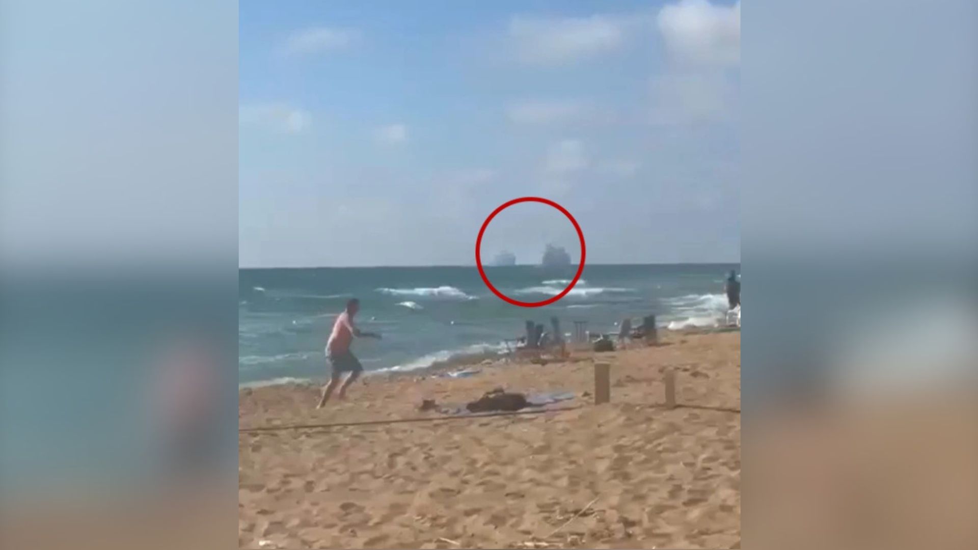 video-raketat-e-hezbollahut-bien-afer-bregdetit-izraelit-plazhistet-ne-qytetin-e-nahariyas-largohen-te-tmerruar-nga-shperthimet