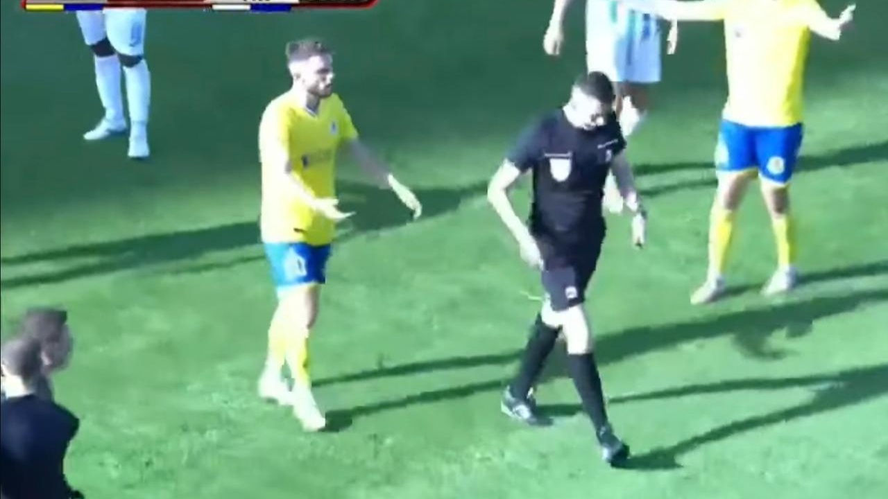 sende-te-forta-dhe-lende-plasese-drejt-arbitrave-kryesori-xhaja-ndalon-ndeshjen-elbasani-tirana