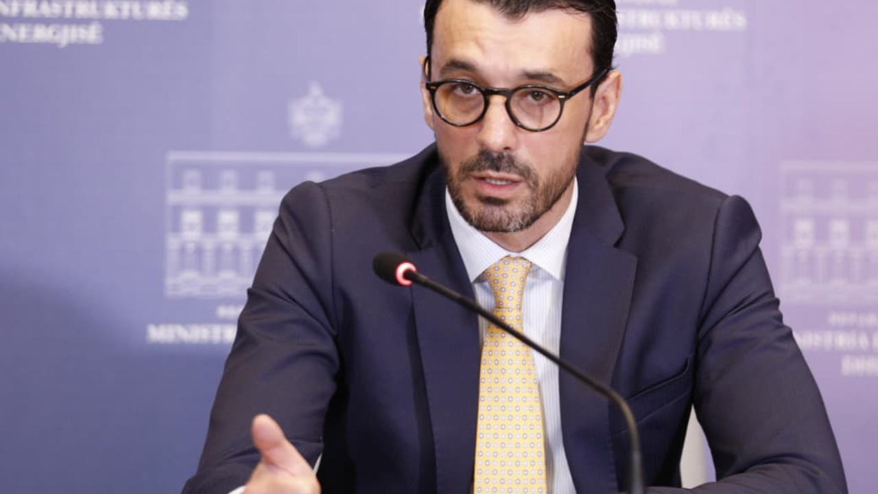  Subvencionimin me 50 lekë për litër   Karakaçi  Do të ulemi sërish me Shoqatën e Transportit  do të shohim ç ndodh me bursat