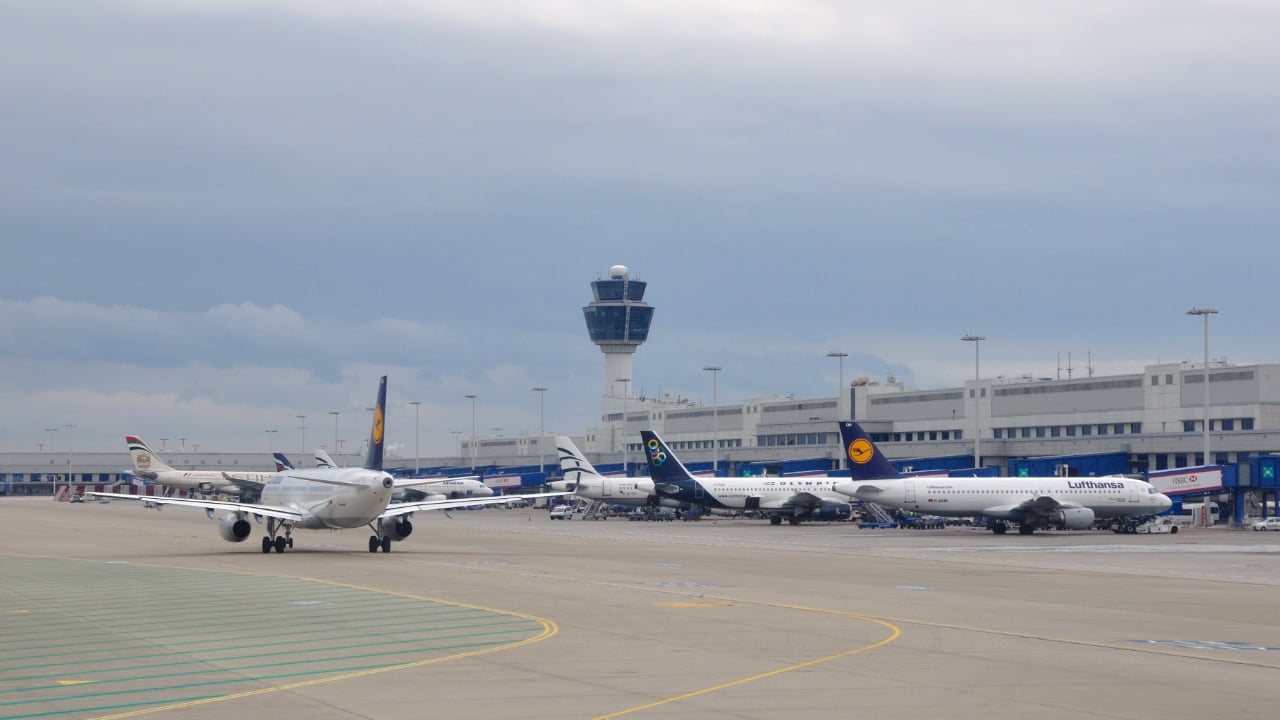 panik-ne-aeroportin-e-athines-avioni-me-184-persona-ne-bord-peson-defekt-ne-ajer-dhe-detyrohet-te-beje-ulje-emergjente