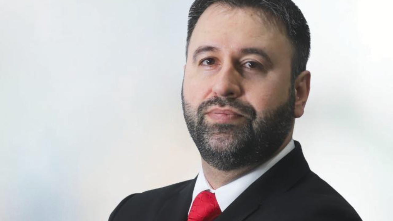 opinion-arianit-hoxha-dy-realitete-ne-maqedonine-e-veriut-presioni-ndaj-zerave-shqiptare-dhe-normalizimi-i-botes-serbe