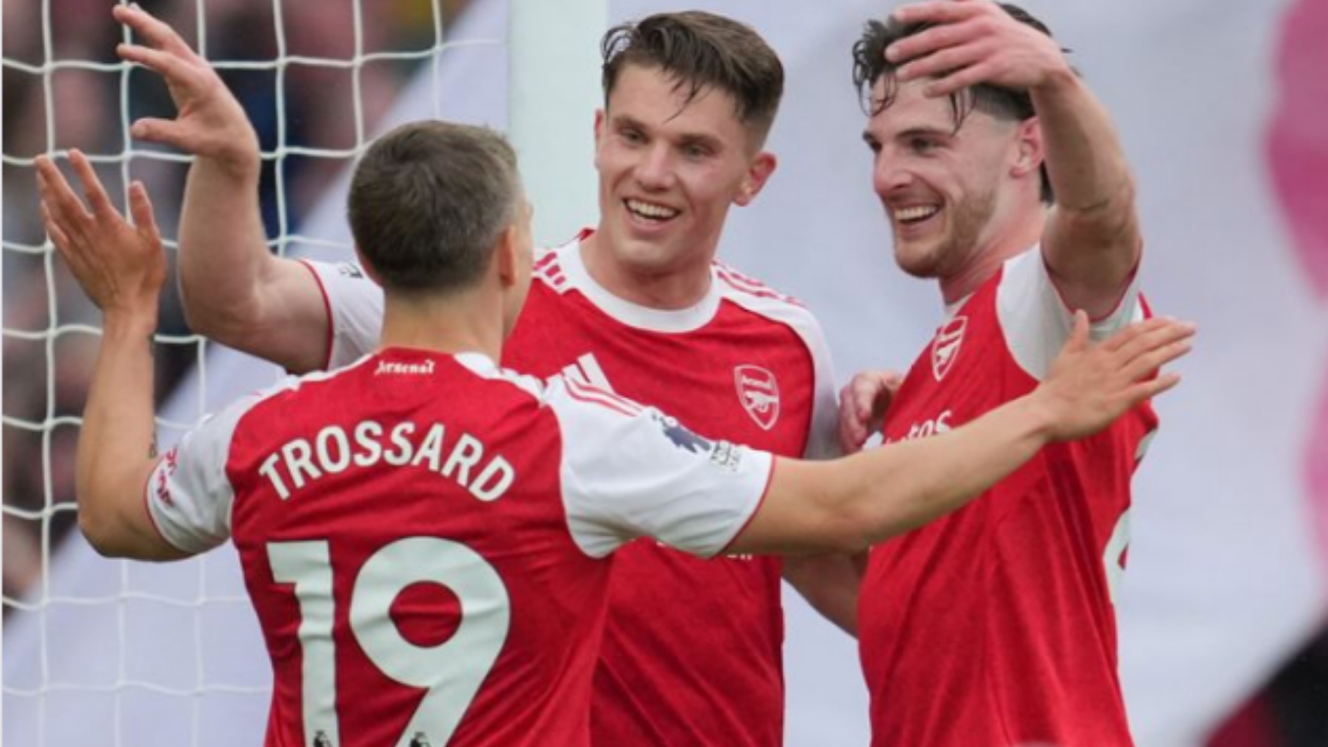 Arsenali fiton derbin me Fulham  kalon presionin te Manchester City