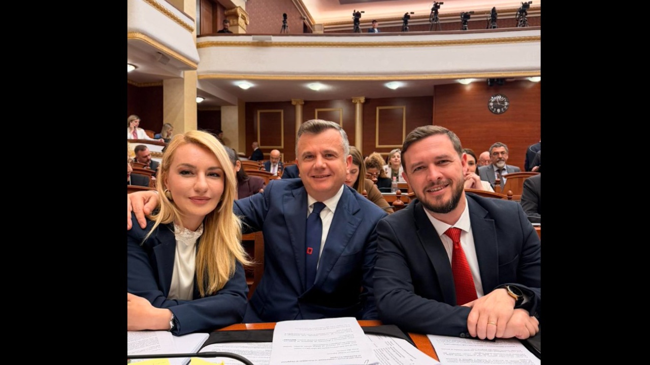 Pakti për draft rezolutën e integrimit  Balla tregon kush janë 2 deputetët që bindën PD në  Faleminderit edhe kolegëve të opozitës