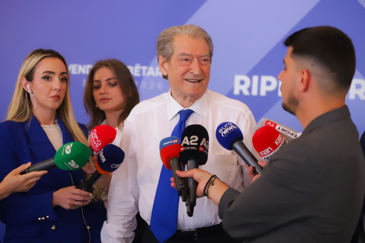 Zgjidhni një kryetar të ri  kam ide kush mund të jetë   Berisha reagon pas deklaratës së deputetit të Merz në Kuvendin e PD  Kishte sugjerime dhe kritika  por 
