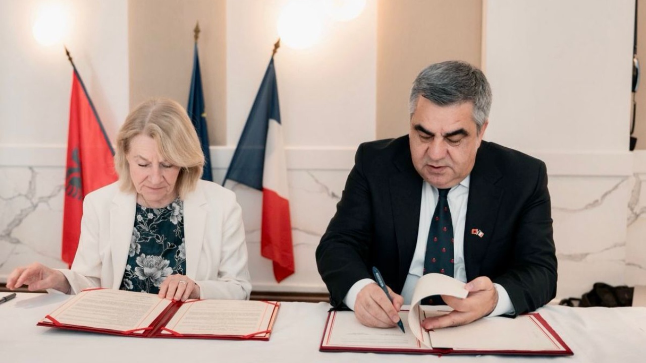 Bashkëprodhime kinematografike me Francë  Nënshkruhet marrëveshja që do të sjellë filma franko shqiptar  mundësi për kineastët e rinj