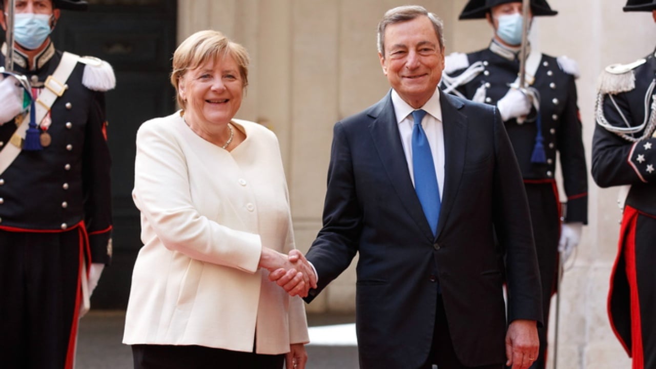 europa-gati-te-nise-negociatat-me-putin-be-sugjeron-si-negociatore-ish-kancelaren-merkel-dhe-ish-presidentin-e-bankes-europiane-mario-draghi