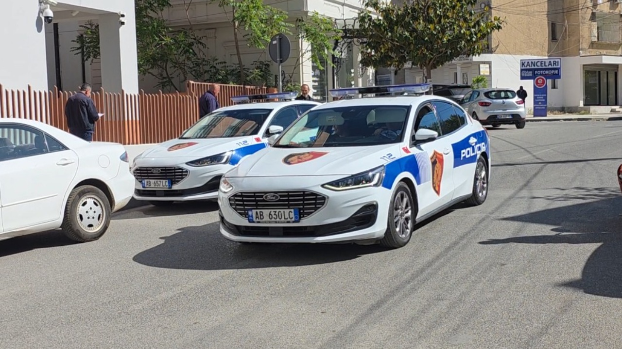 Operacioni antidrogë  Grupi   mbërrijnë në Gjykatën e Elbasanit të arrestuarit  priten të njihen ne masën e sigurisë