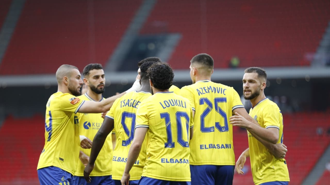 superiore-elbasani-nuk-dorezohet-per-titullin-kampion-mund-me-tre-gola-dinamon-dhe-shpreson-te-mrekullia-ne-javen-e-fundit