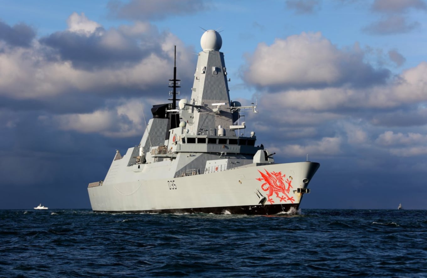 Britania dërgon anijen luftarake HMS Dragon në Lindjen e Mesme  Londra dhe Franca përgatiten për mbrojtjen e Hormuzit