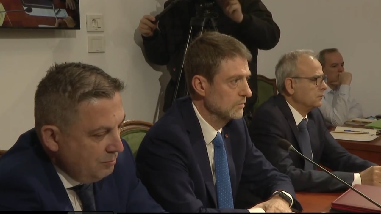  Nuk ka bllokim  nuk ka veto   Ministri i Jashtëm Ferit Hoxha raporton përpara deputetëve në Komisionin e Jashtëm