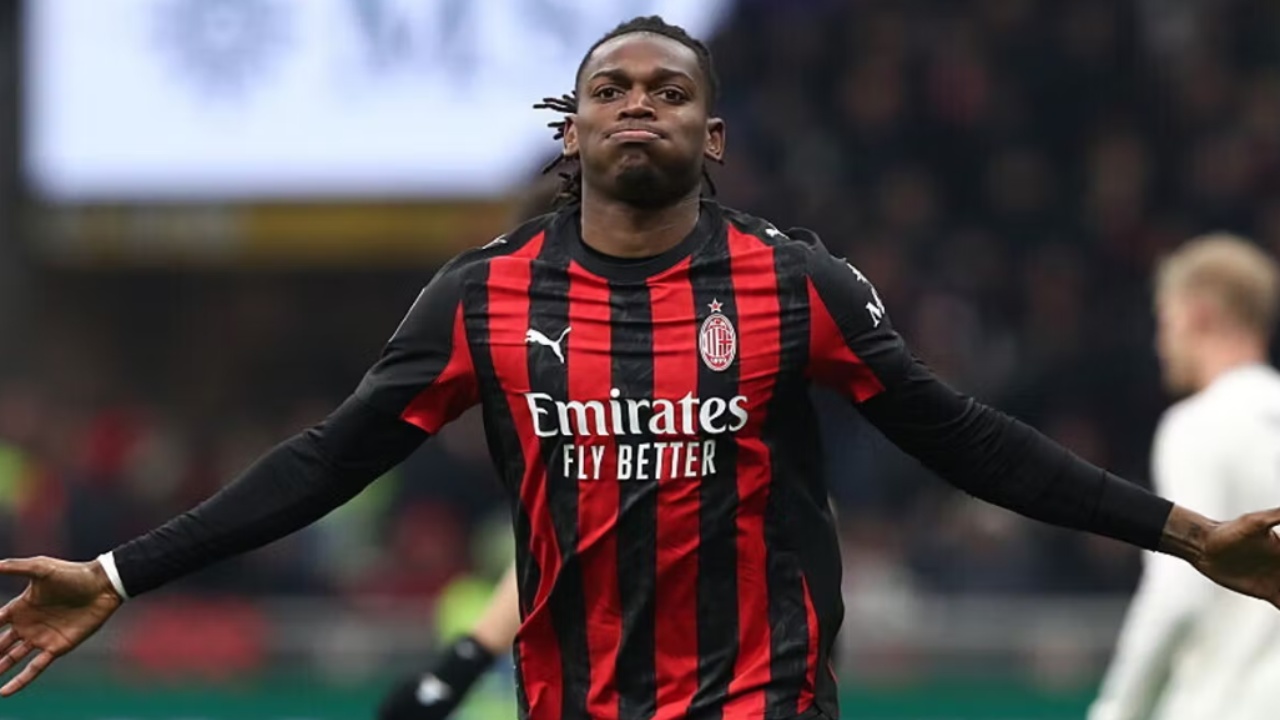 E bujshme  Leao larg Milanit  ylli portugez mund të ndjekë Paolo Maldinin në  Turqi