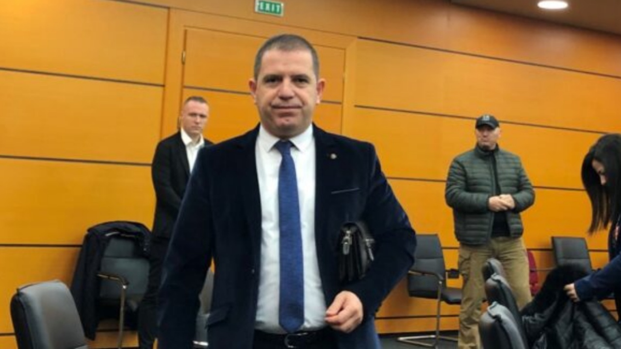 Akuzohen se i morën rryshfet një të pandehuri  GJKKO kalon për gjykim ish prokurorin e Sarandës dhe tre të tjerë