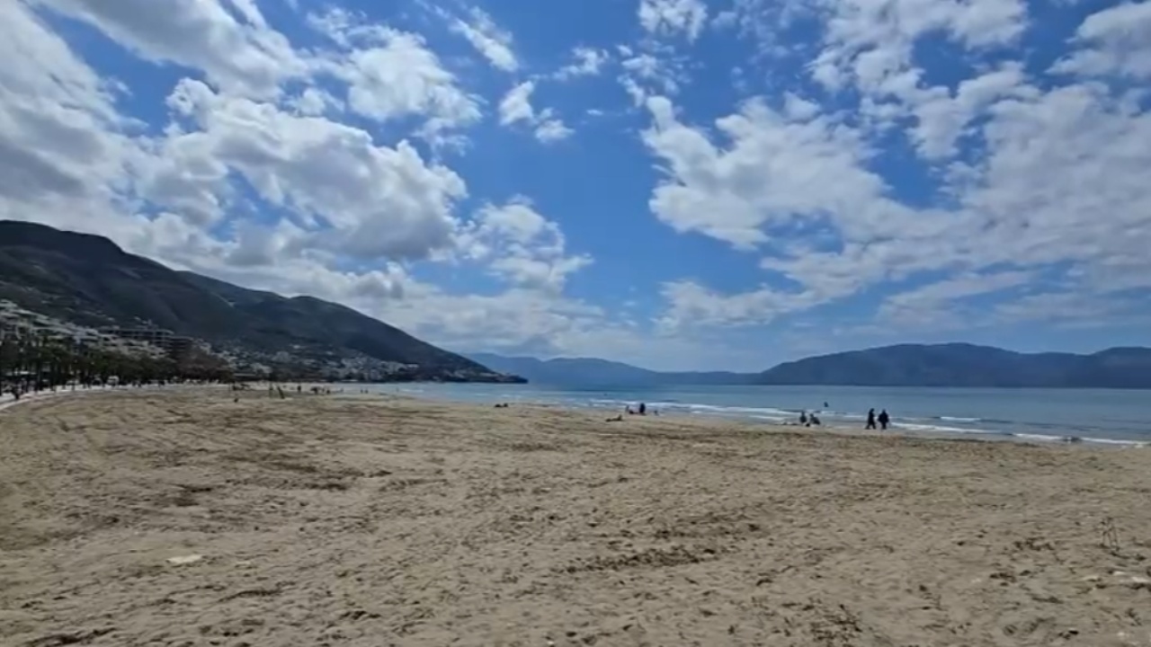 Në prag të sezonit veror  kryetarja e bashkisë Vlorë  700 lekë  tarifa maksimale për plazhet private