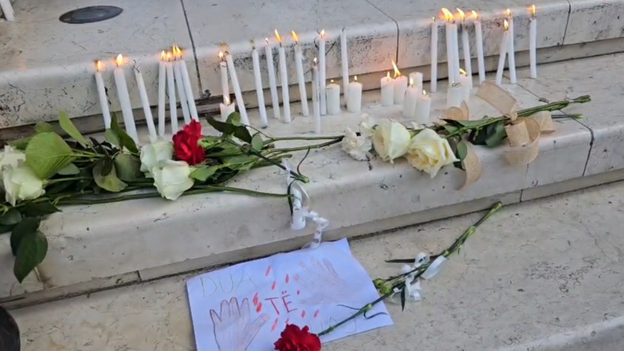 Aksidenti që i mori jetën dy të miturve  Banorët e Durrësit në protestë  kërkojnë siguri për fëmijët e tyre  Shteti ta vlerësojë këtë tragjedi dhe të zbatojë ligjet