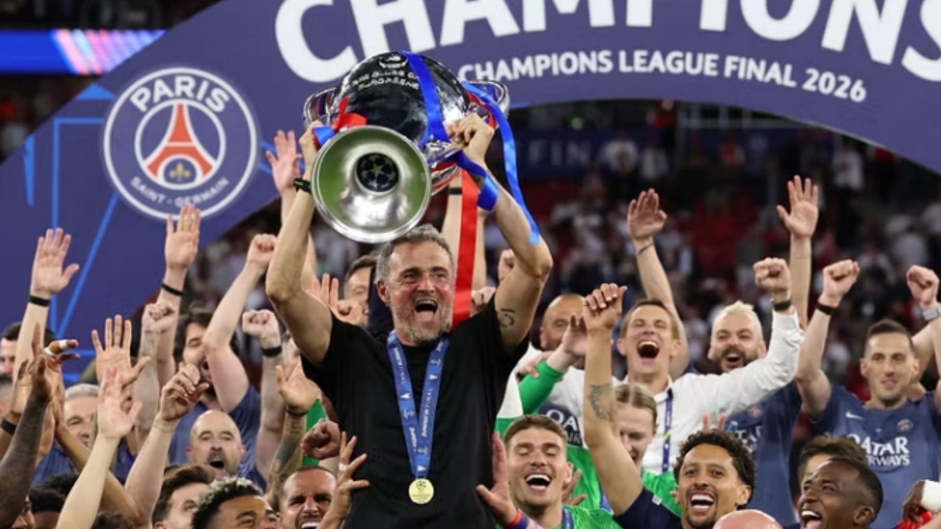 psg-kampion-evrope-feste-ne-rruget-e-parisit-dhe-elysee-presidenti-macron-nje-yll-i-ri-ndricon-mbi-paris