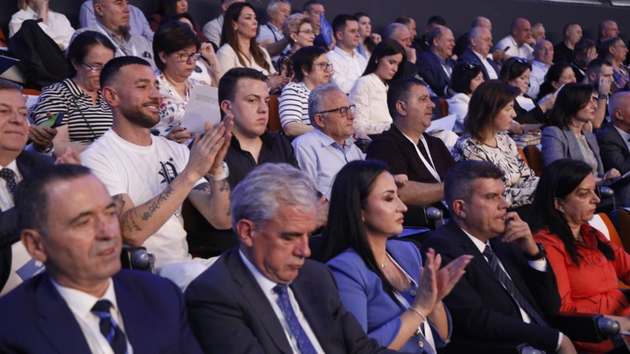 Nga Stresi e Armaldo Kllogjeri te vajza e Nishanit dhe djemtë e Olldashit dhe Azem Hajdarit  zbulohet lista e kandidatëve të PD për në Këshillin Kombëtar